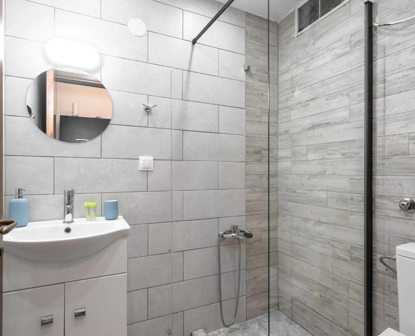 Iris Studio Center Θεσσαλονίκη 0*,